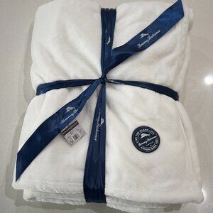 TOMMY BAHAMA Island Life Plush Blanket Throw